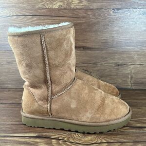 UGG Classic Short Brown Suede Winter Boots Women’s Size 9 Shoes